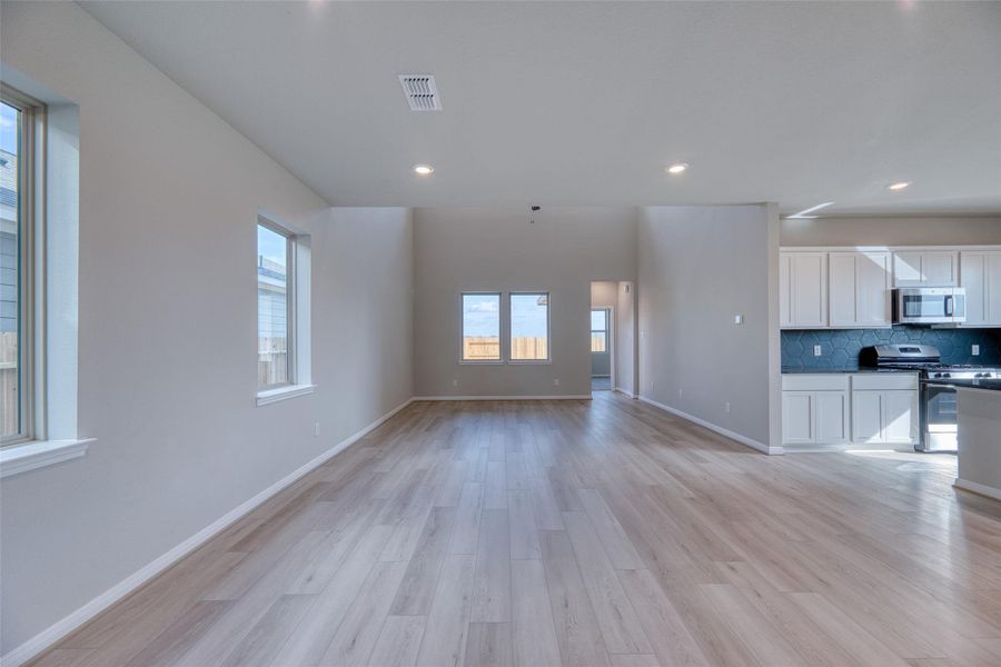 Spacious, unfurnished interior of a new home in Aldeana - Tejas Collection, Bonney (Image 17).