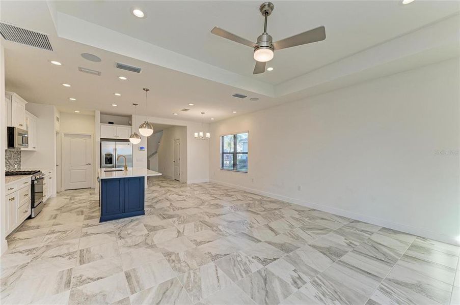 Spacious, unfurnished interior of a new home in , Sarasota (Image 51).
