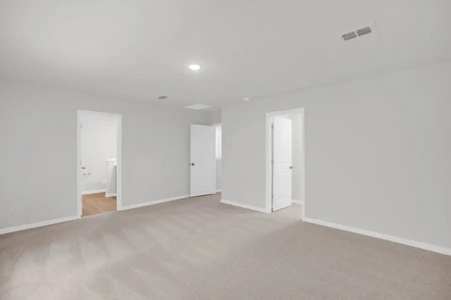 Spacious, unfurnished interior of a new home in Bradford Pointe, Summerville (Image 37).