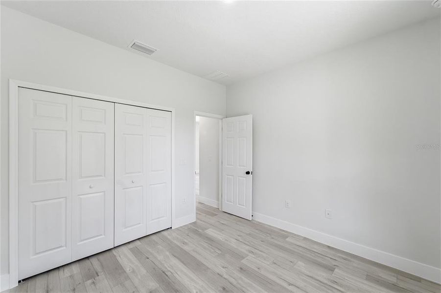 Spacious, unfurnished interior of a new home in , Citrus Springs (Image 27).
