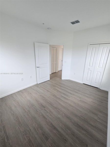 Spacious, unfurnished interior of a new home in , Orlando (Image 32).