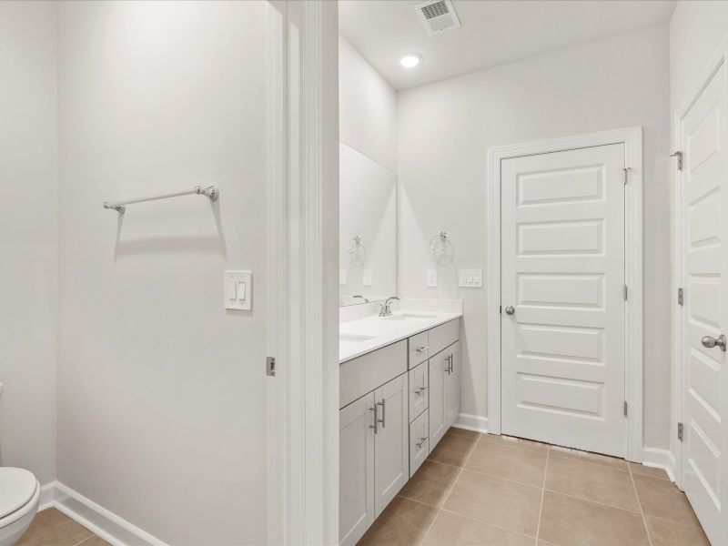 Furnished interior view inside a new home in Vickery Station, Woodruff (Image 9).