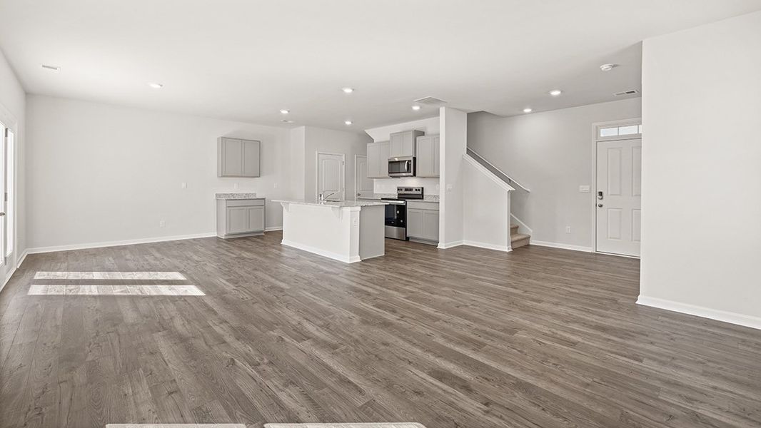 Spacious, unfurnished interior of a new home in Sherwood Manor, South Fulton (Image 7).