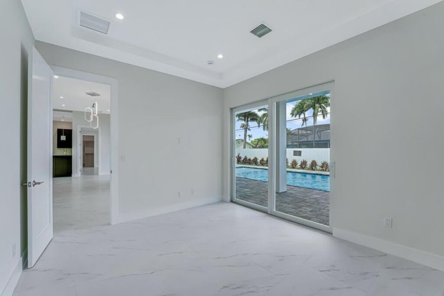 Spacious, unfurnished interior of a new home in , Lake Worth (Image 25).
