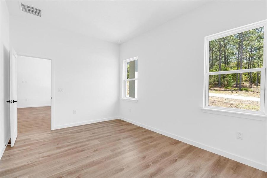 Spacious, unfurnished interior of a new home in , Citrus Springs (Image 17).
