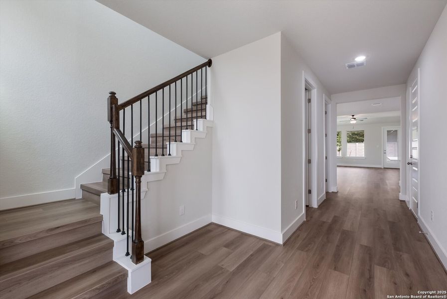 Spacious, unfurnished interior of a new home in Crown Ridge Manor, San Antonio (Image 19).