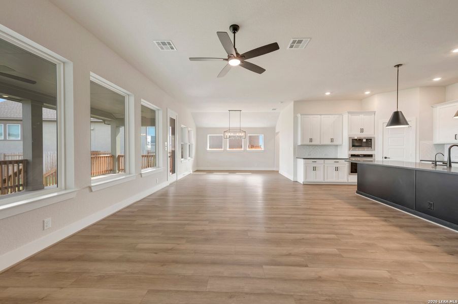 Spacious, unfurnished interior of a new home in Meyer Ranch – Legacy Series, New Braunfels (Image 39).