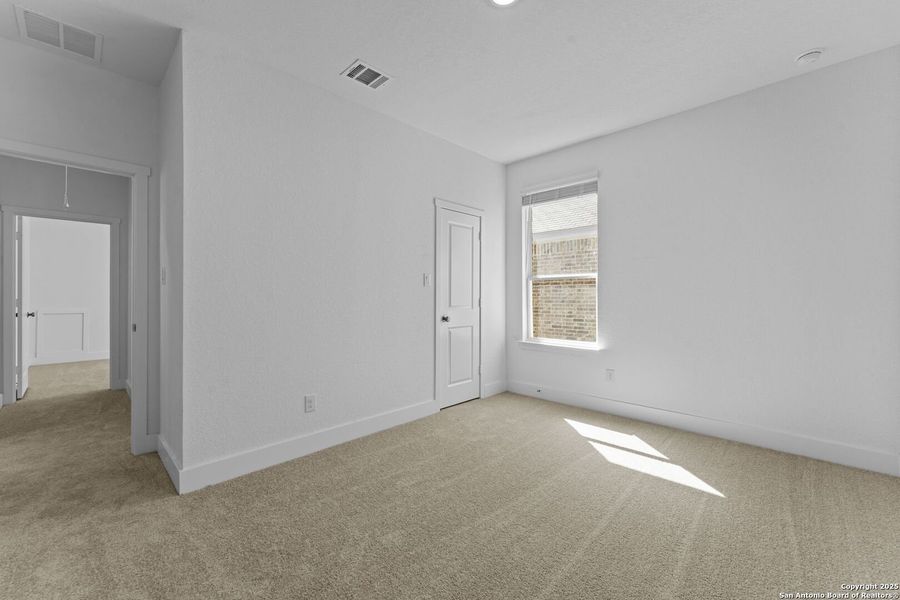 Spacious, unfurnished interior of a new home in , New Braunfels (Image 30).