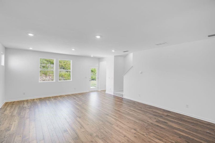 Spacious, unfurnished interior of a new home in Heritage River, Euharlee (Image 25).