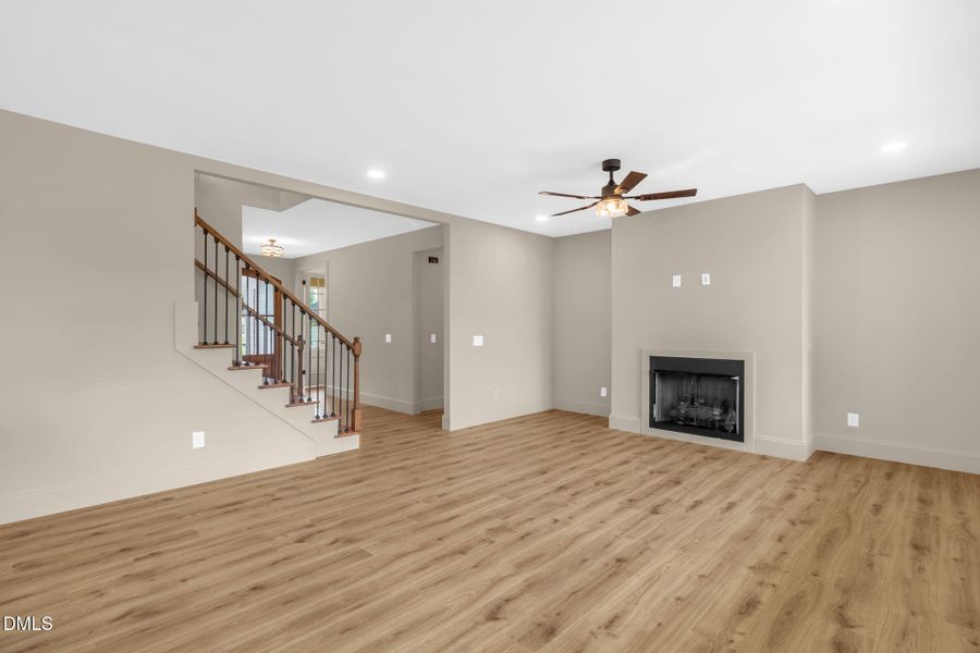 12-web-or-mls-8810 Rudy Dr-11