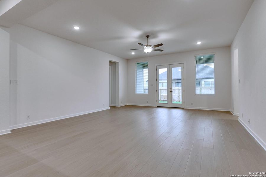 Spacious, unfurnished interior of a new home in , Schertz (Image 21).