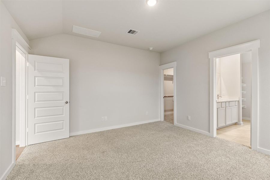 Spacious, unfurnished interior of a new home in Colony at Pinehurst, Pinehurst (Image 27).