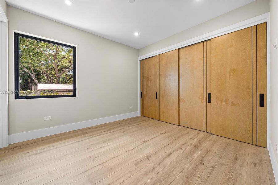 Spacious, unfurnished interior of a new home in , Miami (Image 24).