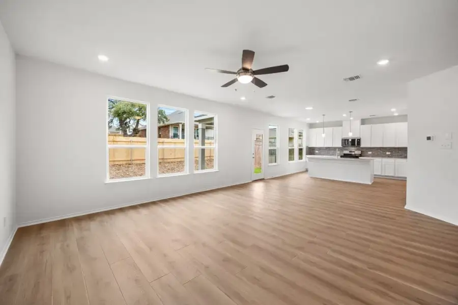 Spacious, unfurnished interior of a new home in River Bluff, Leander (Image 13).