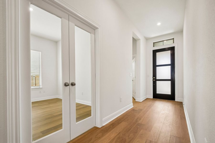 Spacious, unfurnished interior of a new home in Persimmon, Buda (Image 11).