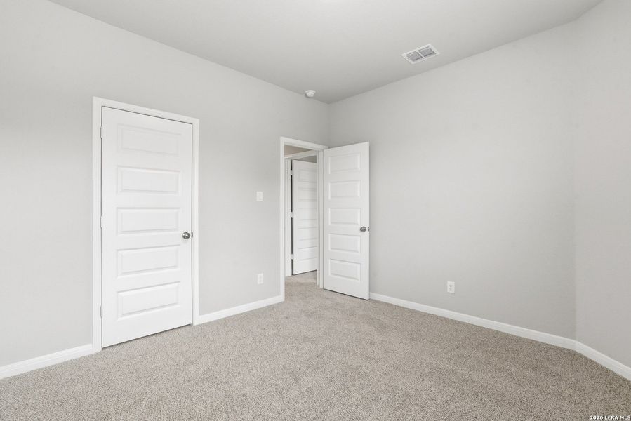 Spacious, unfurnished interior of a new home in Dauer Ranch, New Braunfels (Image 17). Spacious, unfurnished interior of a new home in Dauer Ranch, New Braunfels (Image 17).