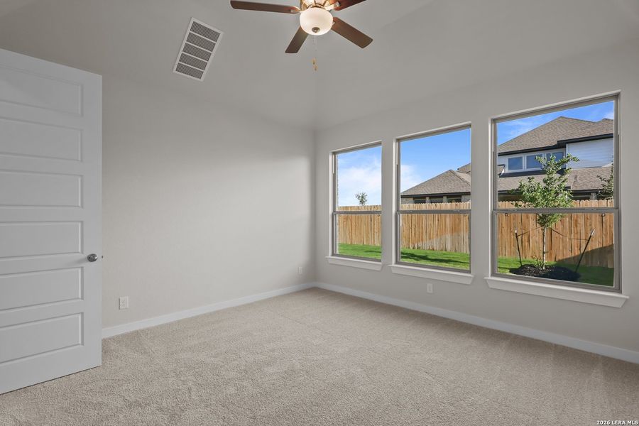 Spacious, unfurnished interior of a new home in Nopal Valley, San Antonio (Image 31).