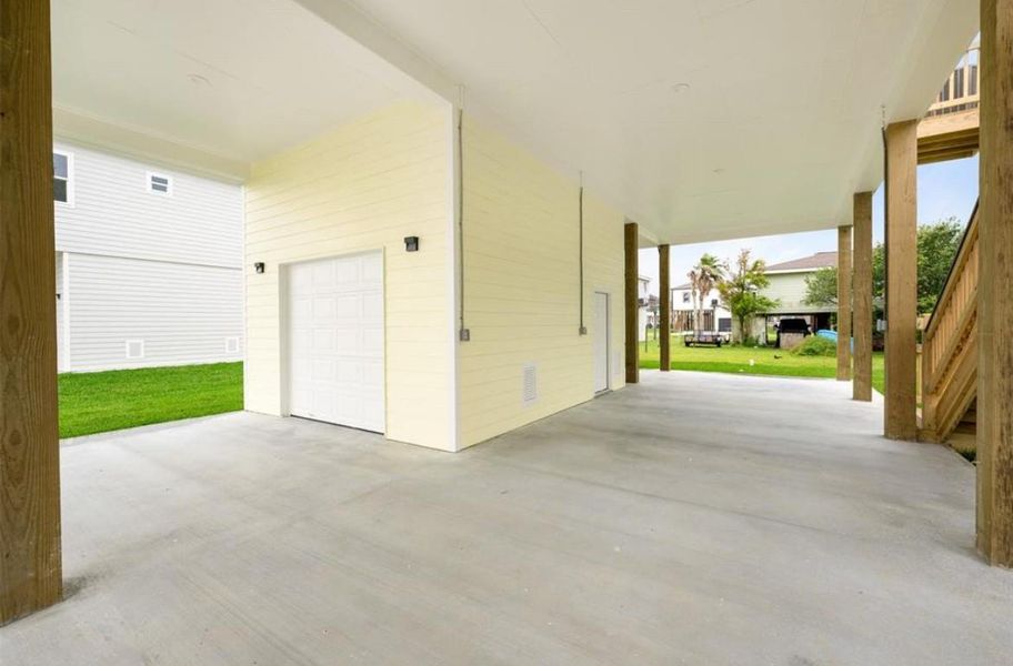 Exterior details and patio area of a home in , Galveston (Image 2).