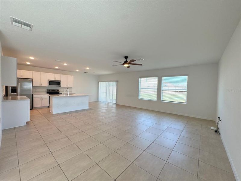 Spacious, unfurnished interior of a new home in Marion Creek, Haines City (Image 17).