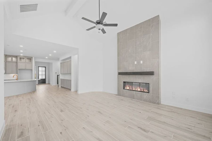 Representative unfurnished interior of a home built from the Madison by Chesmar Homes in Grange, Katy (Image 17).