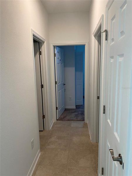 Spacious, unfurnished interior of a new home in K-Bar Ranch Gilded Woods, Tampa (Image 5).