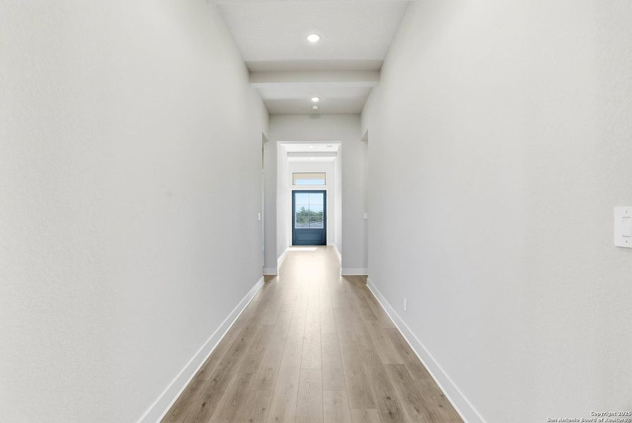 Spacious, unfurnished interior of a new home in Haby Hill 50s, San Antonio (Image 30). Spacious, unfurnished interior of a new home in Haby Hill 50s, San Antonio (Image 30).