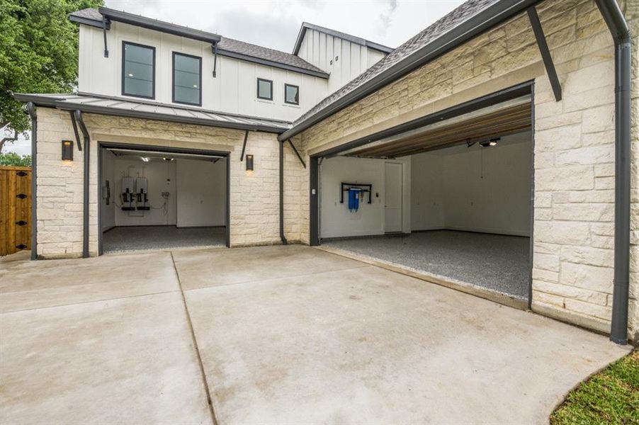 Exterior details and patio area of a home in , Farmers Branch (Image 27).