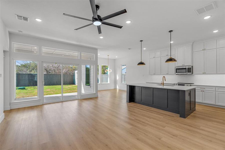 Spacious, unfurnished interior of a new home in , Granbury (Image 12).