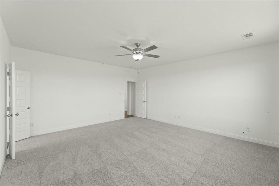 Spacious, unfurnished interior of a new home in Berkshire Estates, Mesquite (Image 32).