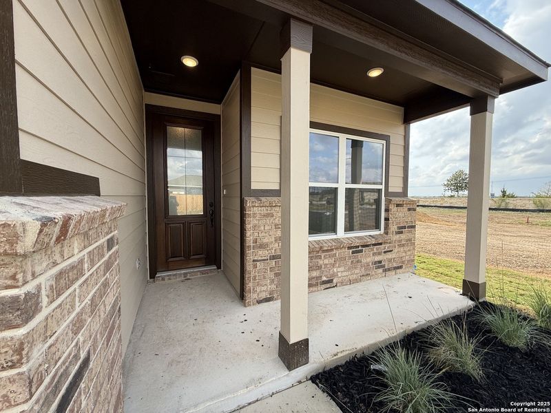 Exterior details and patio area of a home in Enclave at Hennersby Hollow 50's, San Antonio (Image 20).