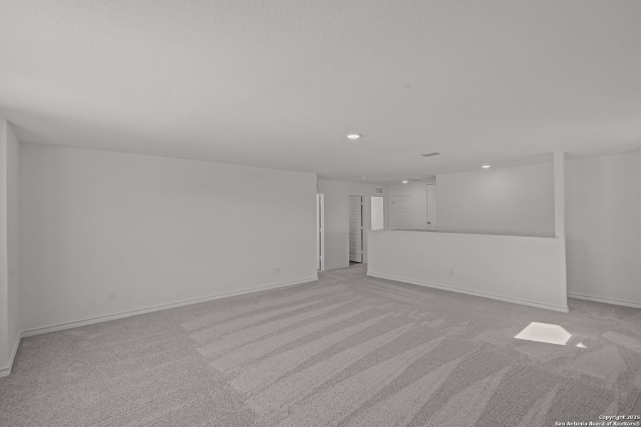 Spacious, unfurnished interior of a new home in Davis Ranch, San Antonio (Image 25).