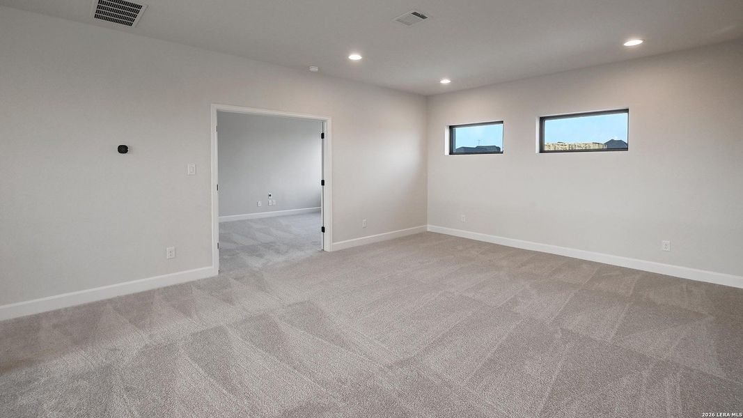 Spacious, unfurnished interior of a new home in Cibolo Valley Heights, Cibolo (Image 18).