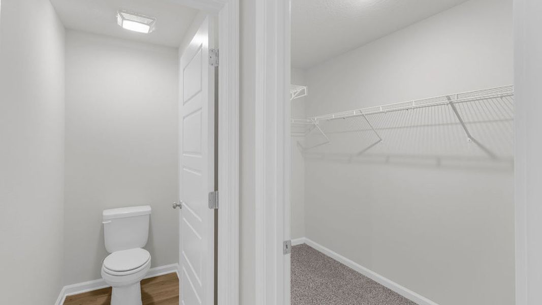 Spacious, unfurnished interior of a new home in Wesley Park, Crawfordville (Image 29).