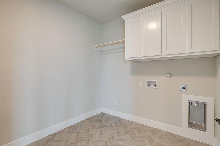 Spacious, unfurnished interior of a new home in , Waxahachie (Image 20). Spacious, unfurnished interior of a new home in , Waxahachie (Image 20).