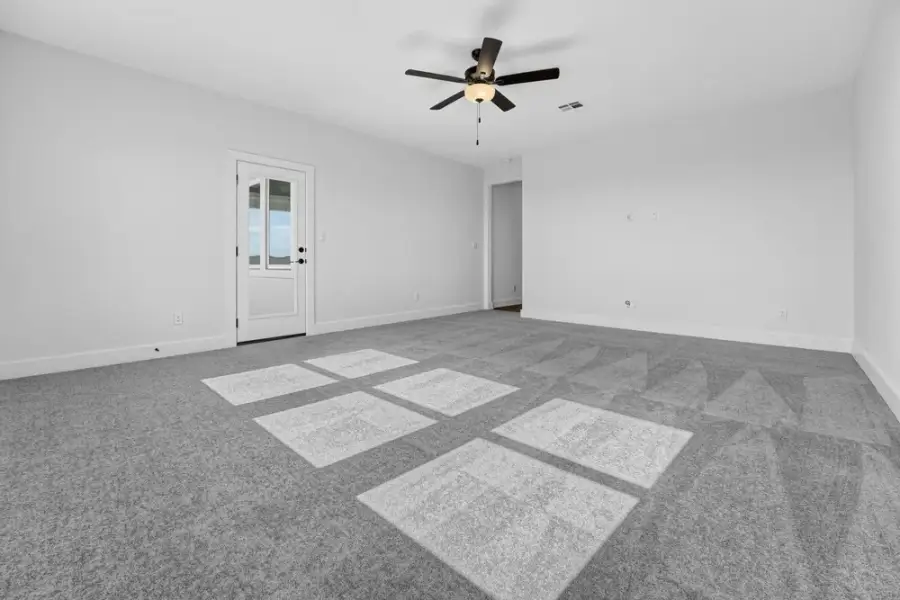 Spacious, unfurnished interior of a new home in Travisso, Leander (Image 24).