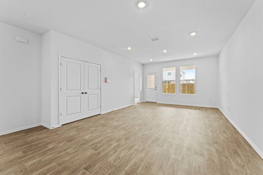 Spacious, unfurnished interior of a new home in , Kyle (Image 19).