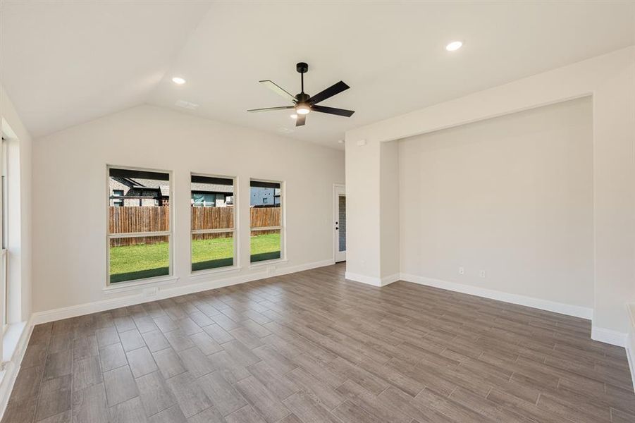 Spacious, unfurnished interior of a new home in Sable Creek, Sanger (Image 16).