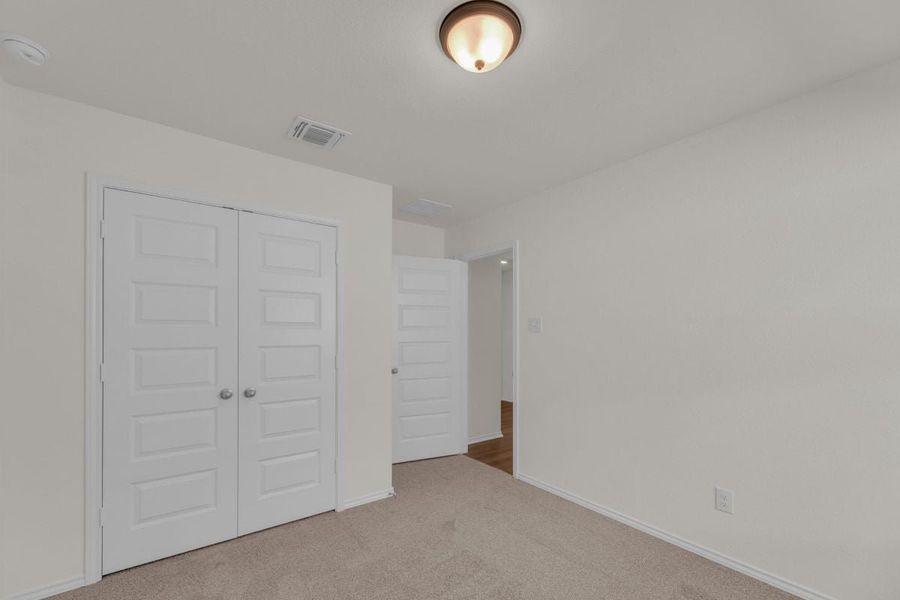 Spacious, unfurnished interior of a new home in Hidden Trails, Belton (Image 31).