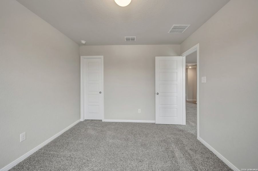 Spacious, unfurnished interior of a new home in Hunters Ranch, San Antonio (Image 22).