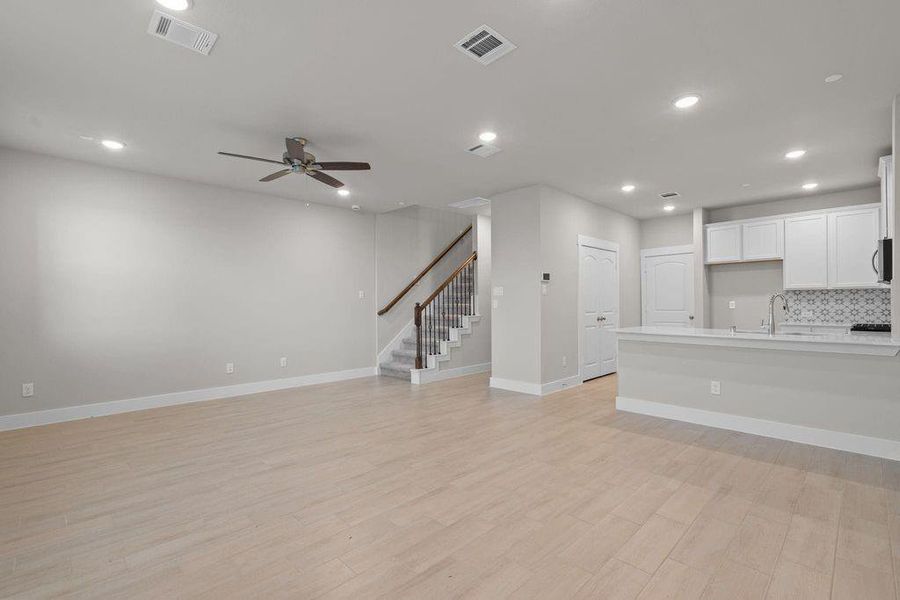 Spacious, unfurnished interior of a new home in , Tomball (Image 3).