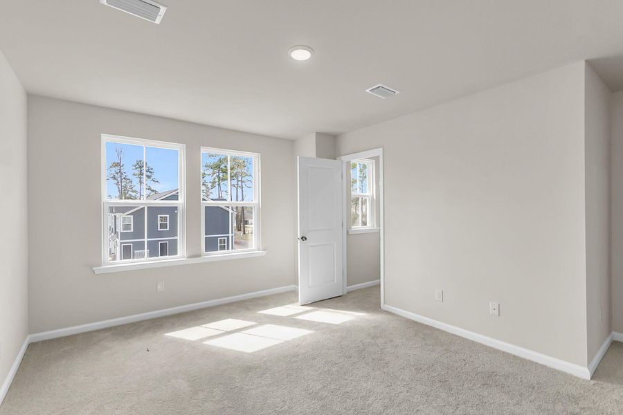 Spacious, unfurnished interior of a new home in , Summerville (Image 29).