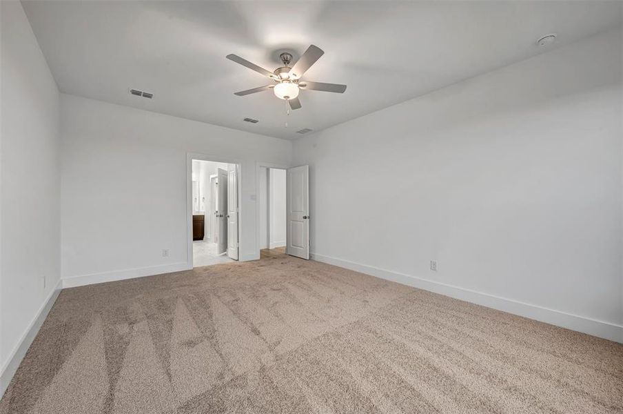 Spacious, unfurnished interior of a new home in Lily Creek at Sutton Fields, Aubrey (Image 19).