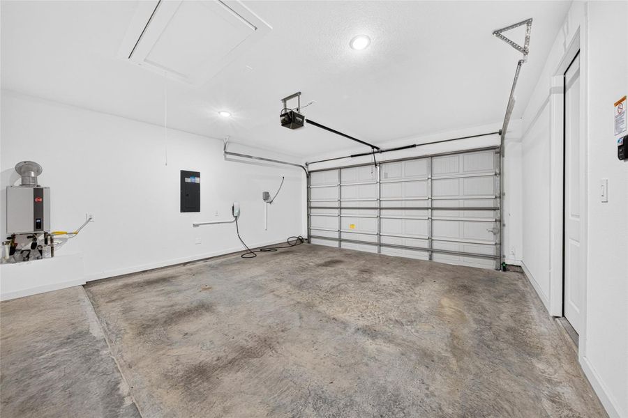 Spacious, unfurnished interior of a new home in Cross Creek Ranch: 40ft. lots, Fulshear (Image 43). Spacious, unfurnished interior of a new home in Cross Creek Ranch: 40ft. lots, Fulshear (Image 43).