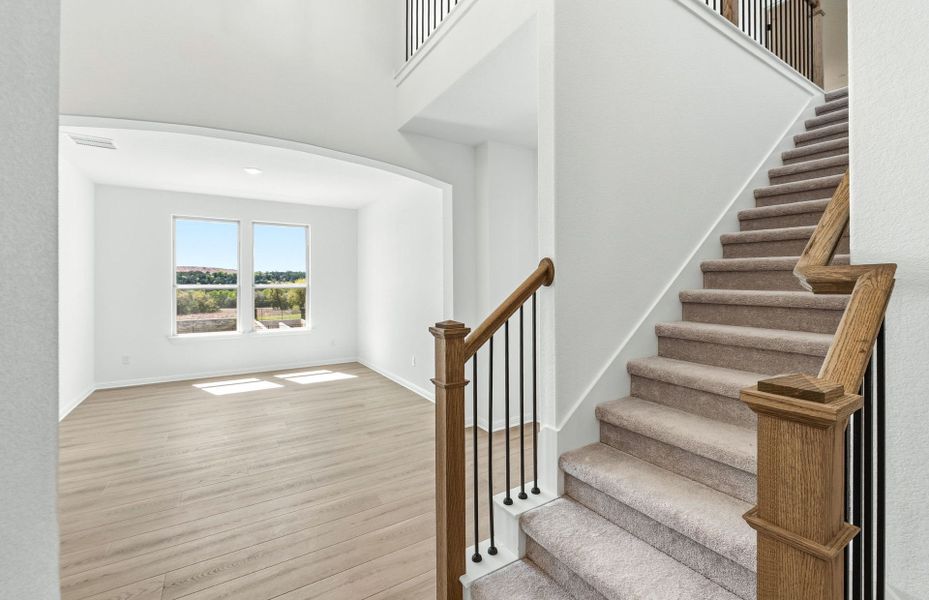 Spacious, unfurnished interior of a new home in Crescent Bluff, Georgetown (Image 20).