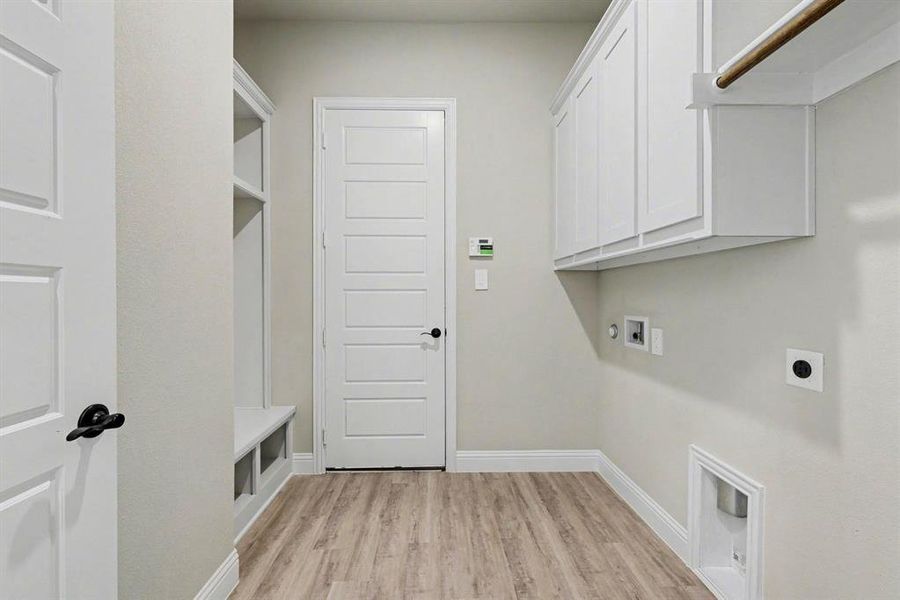 Spacious, unfurnished interior of a new home in Malabar Hill, Prosper (Image 24). Spacious, unfurnished interior of a new home in Malabar Hill, Prosper (Image 24).