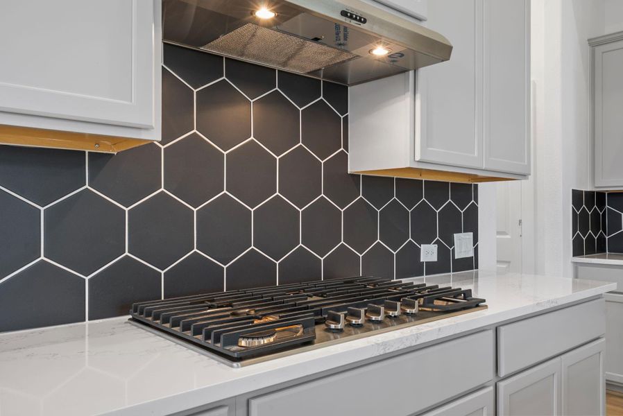 Close-up of interior finishes inside a home in Valencia 60', Manvel (Image 15).