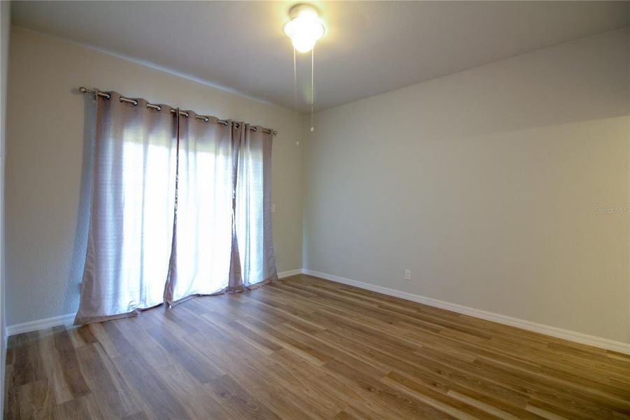Spacious, unfurnished interior of a new home in , Sebring (Image 15).