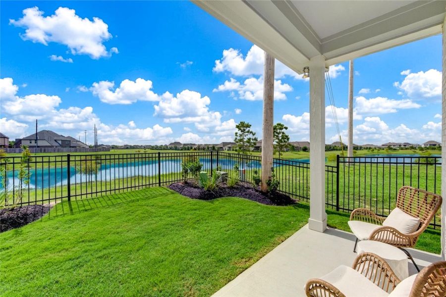 Exterior details and patio area of a home in Jordan Ranch, Katy (Image 24).