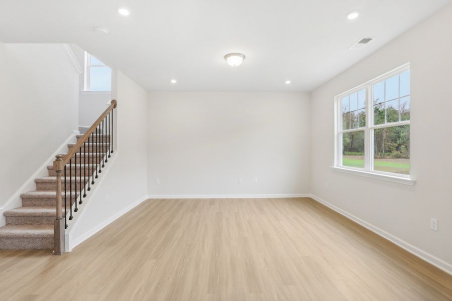 Spacious, unfurnished interior of a new home in Cantigny Park, Clarksville (Image 11).