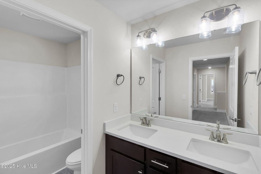 Furnished interior view inside a new home in Fairfield Harbour, New Bern (Image 10).
